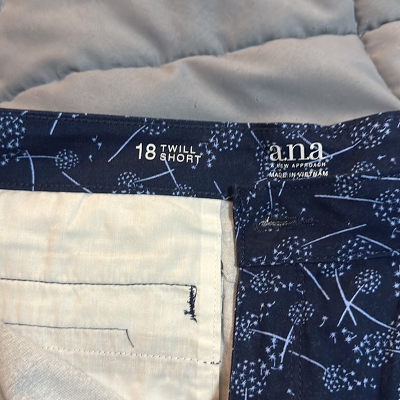 Ana twill shorts - Picture 2 of 3